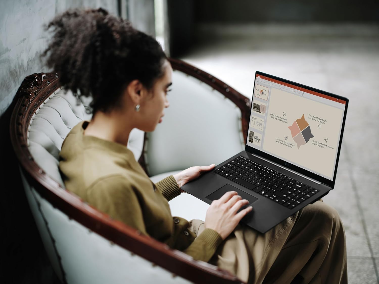 1771178387 586 LG gram 15 inch Thin and Lightweight Touchscreen Laptop Windows 11.jpg