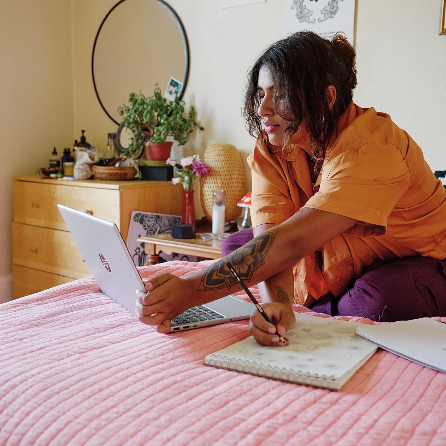 1773745687 960 HP 156 inch Laptop HD Touchscreen Display AMD Ryzen 5.jpg